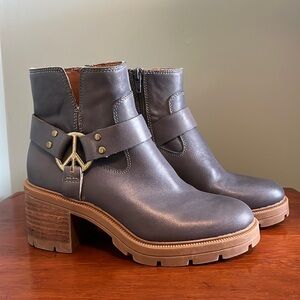 Lucky Brand Soxton Harness Moto Boot Heeled Leather Peace Sign Gray Boho Fall